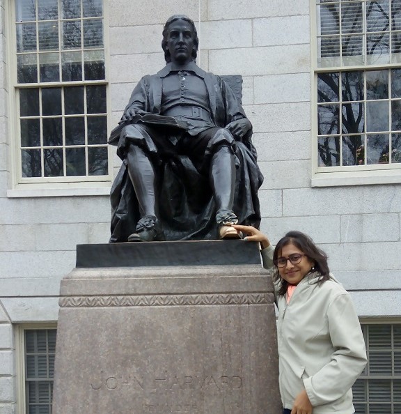 You are currently viewing John Harvard Statue